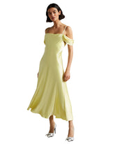 Robe décontractée sans manches en satin à épaules dénudées et col bénitier